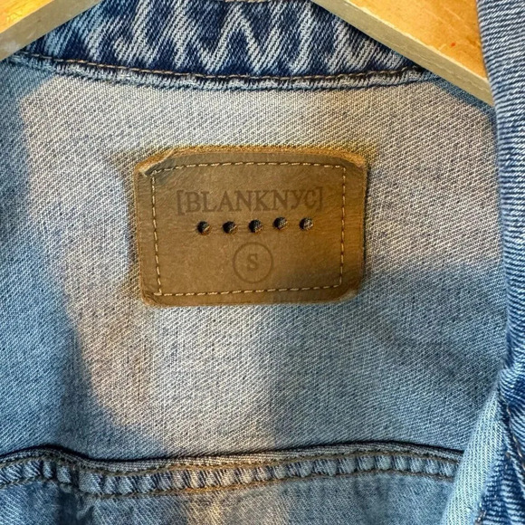 Blank NYC Distressed Cropped Raw Hem Light Denim Jacket Size Small - Picture 5 of 7